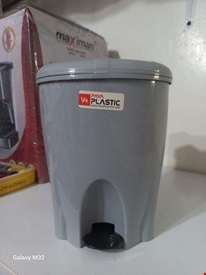 سطل زباله رومیزی پدالی در دورنگ سفید و طوسی